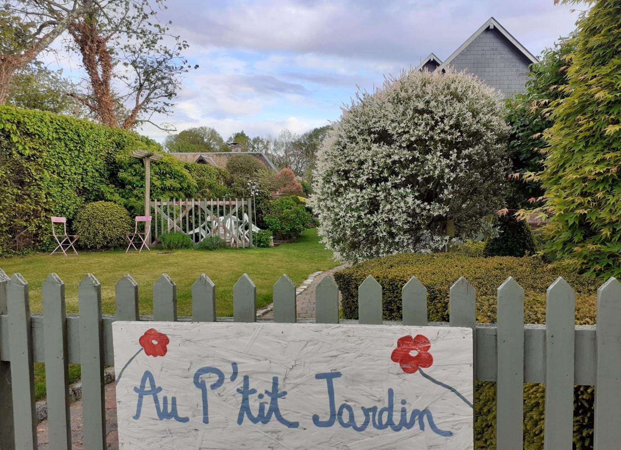 Au P'Tit Jardin Hotell Saint-Sylvestre-de-Cormeilles Eksteriør bilde