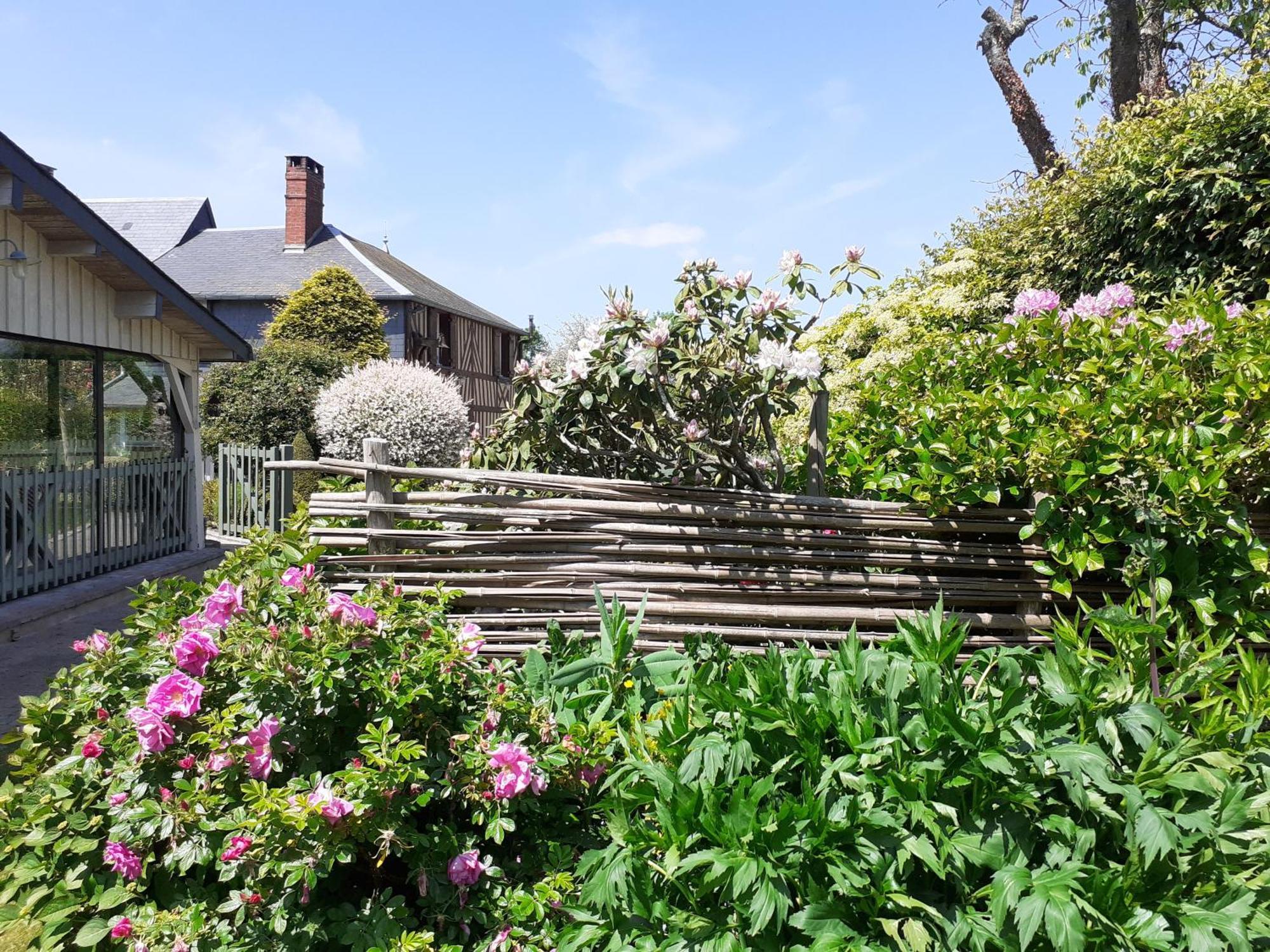 Au P'Tit Jardin Hotell Saint-Sylvestre-de-Cormeilles Eksteriør bilde